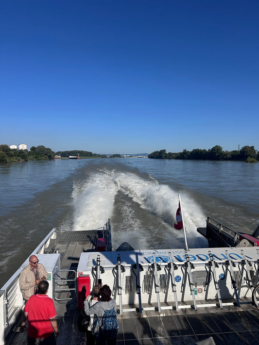 Go from Austria to Slovakia by boat